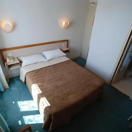 Arc En Ciel Hotel 2*